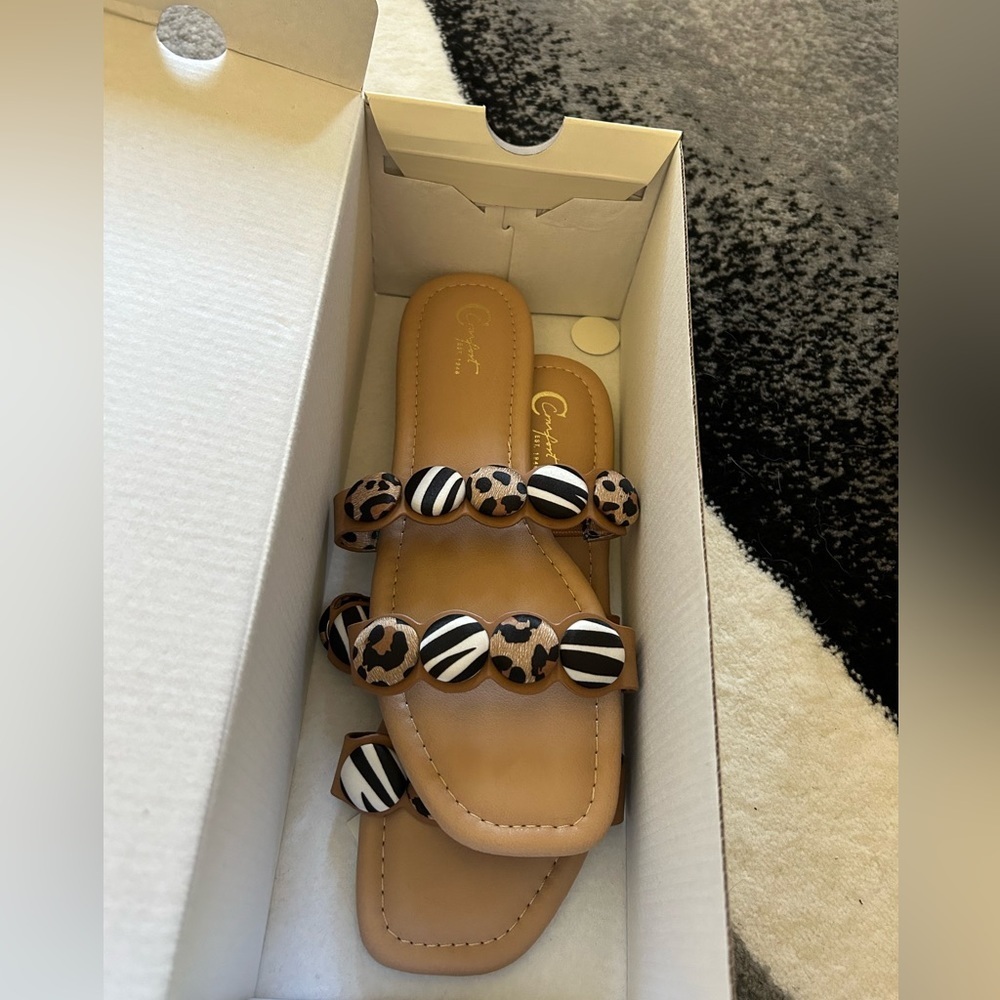 NIB Cato Slip on Sandels - Picture 3 of 6